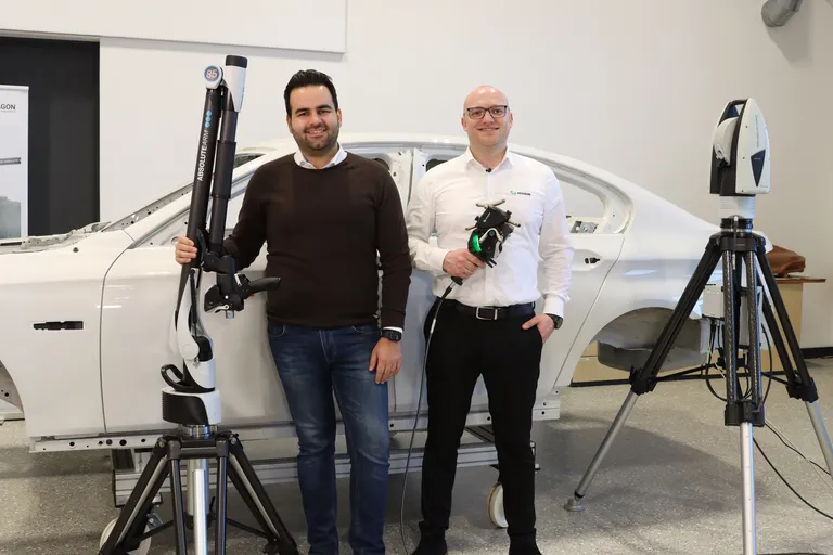 Team Hexagon mit  Absolute Scanner AS1 für Messarm und Laser Tracker zu Besuch bei Duwe-3d