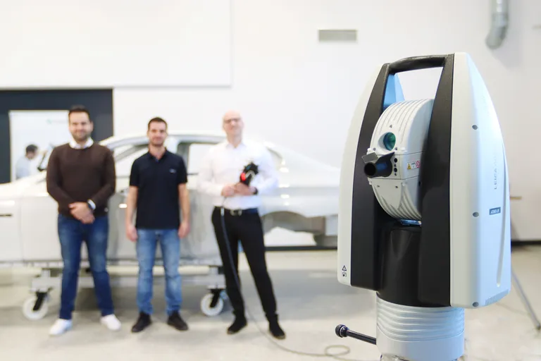 Leica Laster Tracker mit Team von Duwe-3d und Hexagon