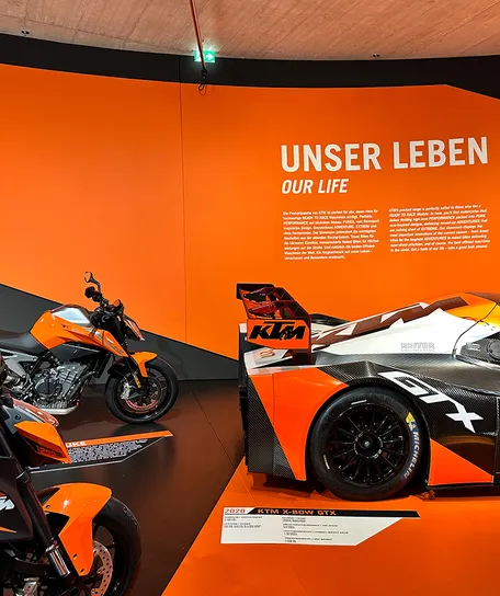 KTM Motohall in Mattighofen Österreich - Rennmotorräder und Rennwagen