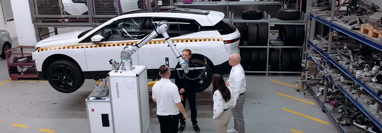 Automatisierung in der 3D-Messtechnik: Kooperation von Duwe-3d, Robco, Evocortex und BMW für präzise Qualitätskontrolle.