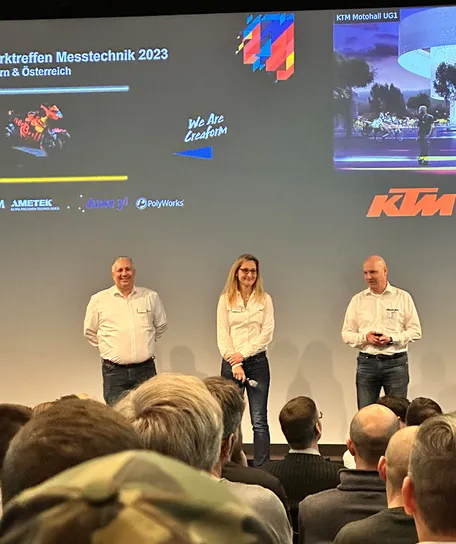 Duwe-3d Team in der KTM Motohall Österreich auf der Bühne