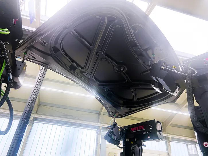 D3D_Digital_Clamping_Motorhaube_von_unten_3.jpg