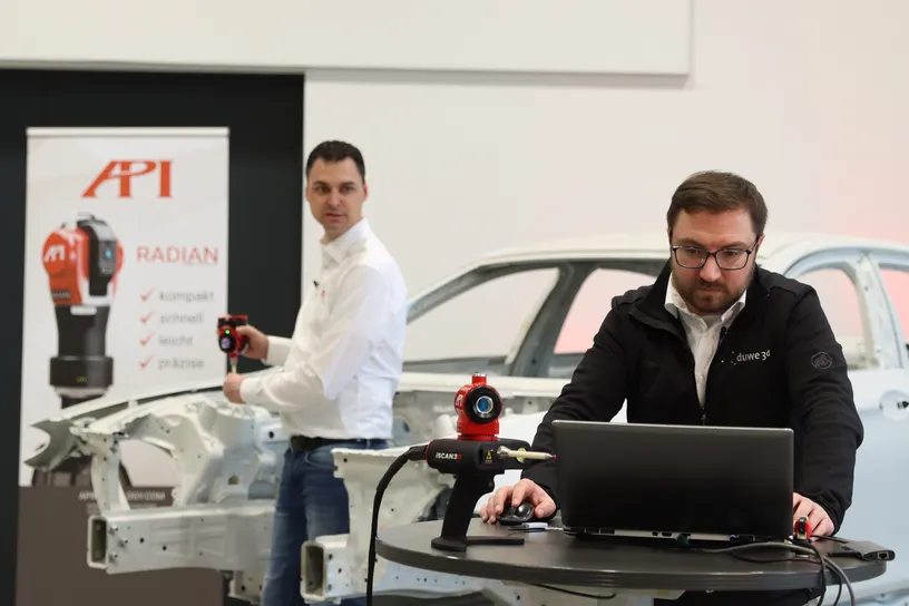 Datenanalyse mit PolyWorks bei der Karosserievermessung mit API Scanner 9D Ladar