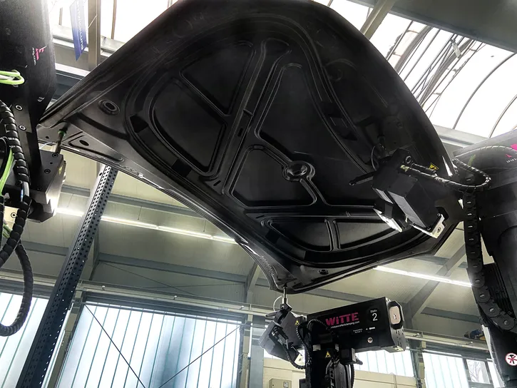 D3D_Digital_Clamping_mit_Motorhaube_von_Unten_3.jpg