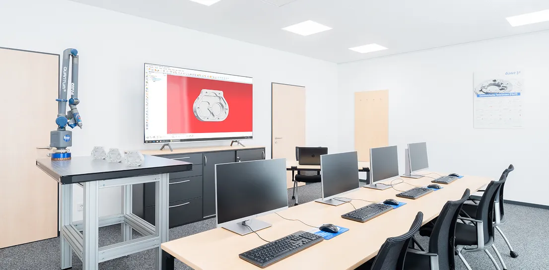 kleiner Schulungraum im Metrology Center der Duwe-3d AG