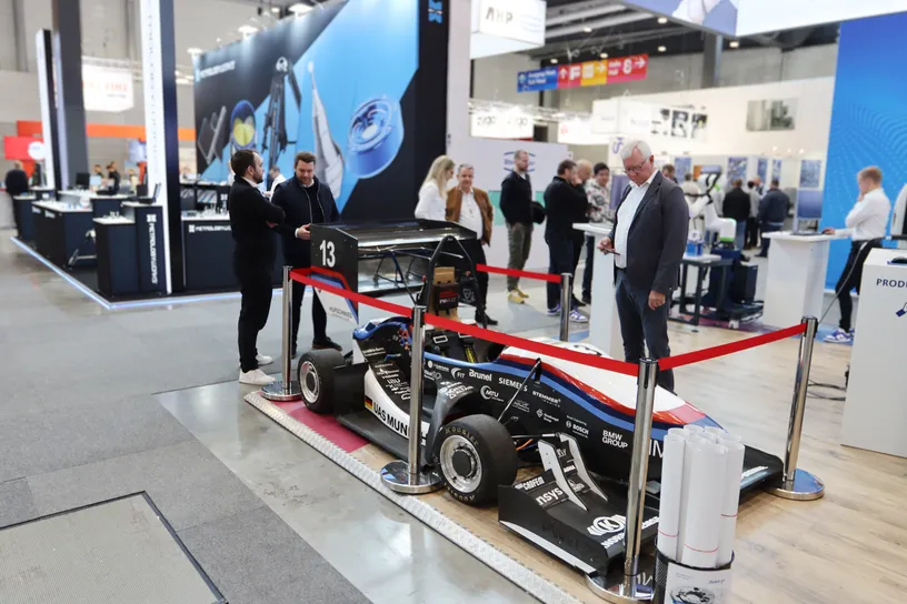 Rennwagen auf dem Messestand Duwe-3d der 36. Control 2024 - Internationale Fachmesse für Qualitätssicherung in Stuttgart